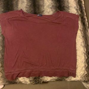 I’m selling a gap shirt the color is maroon